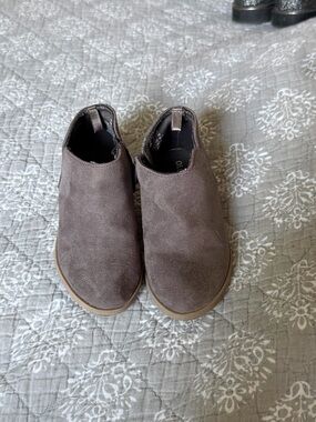 Old Navy Kids Suede Slip-On Boots - Taupe